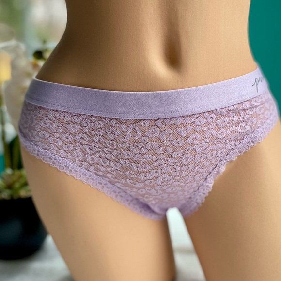 Victoria's Secret PINK Lot of 4 M Wear Everywhere Lace Thong Panty Panties - Picture 2 of 6